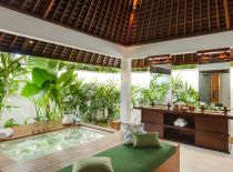 Villa The Beji, Masters Bathtub